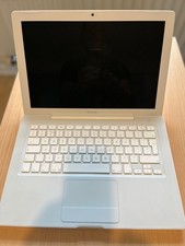 Apple MacBook 13.3 inch. CD/DVD drive. Magic mouse & keyboard. White, Nov 2007