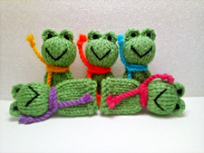 5 Little Green Frogs - Hand