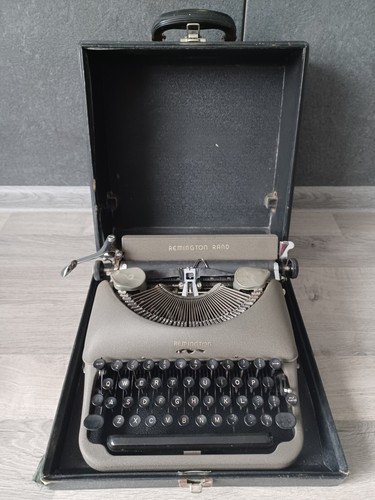 Vintage remington rand deluxe - vintage,