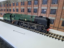 Hornby R2528 Merchant Navy