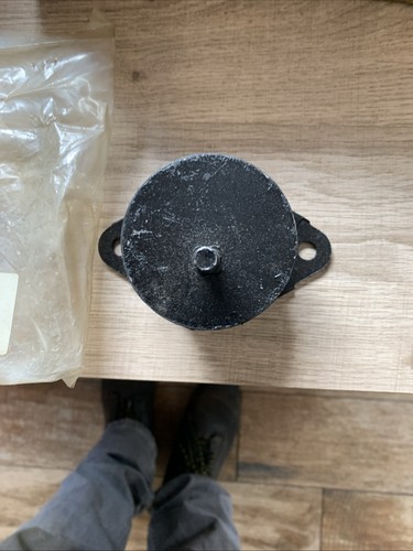 Mgb engine mount nos - engine,
