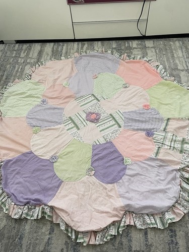 Quilted round crib quilt - quilted,