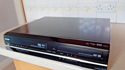 Toshiba dvr18 1080p vhs - toshiba,