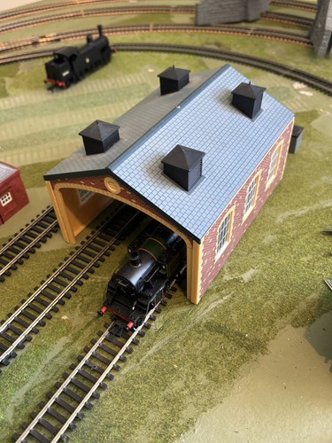 Hornby double engine shed - engine, 00
