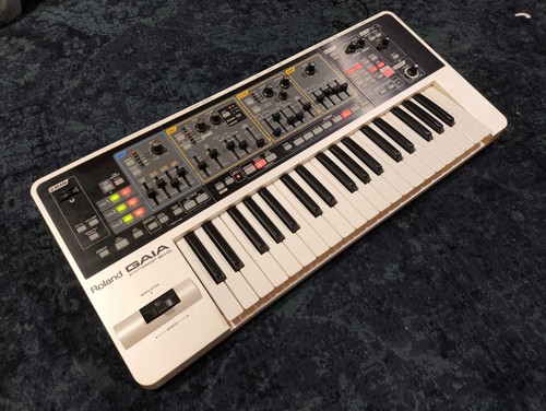Rolland gaia synth - gaia,