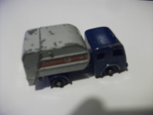 Refuse collector truck - refuse,