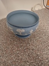 Vintage Wedgewood blue/white jasperware Grecian pedestal fruit, bowl 20cmx13cm 