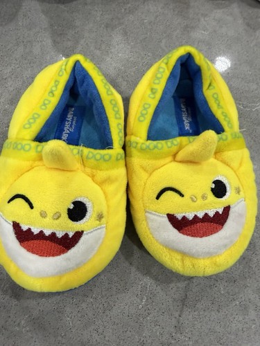 Pinkfong baby shark yellow - pinkfong,