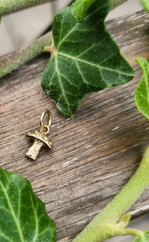 9ct gold solid - gold, mushroom