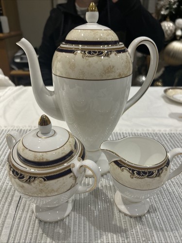 Wedgwood cornucopia coffee pot - wedgwood,