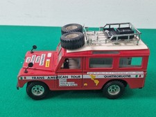 BbURAGO 1:24 Land Rover Defender 110 AZIZA Die-Cast 4x4 Car