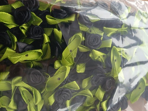 Small satin rose buds - 50, x