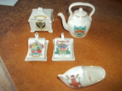 Pieces crested ware - 5,
