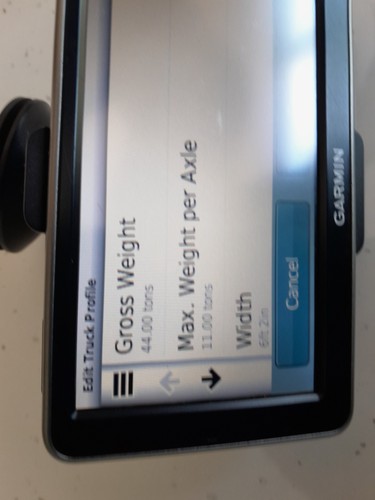 Garmin dezl 2440 truck sat