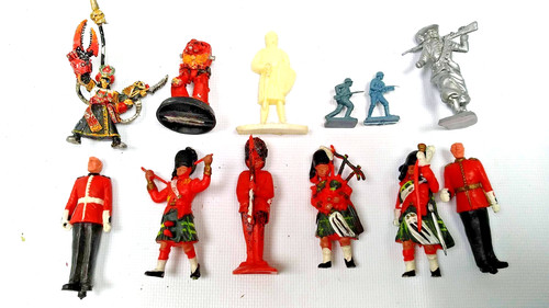 Mixed vintage toy soldiers - mixed, job