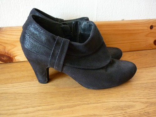 Womens style heeled black - 80's,