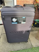 IT Luggage 32 Inches