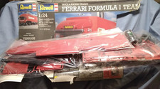 Revell 07561 Ferrari Formula Team Truck & Racing Trailer 1/24