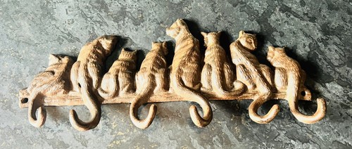 Cast iron metal cats sitting - 8,
