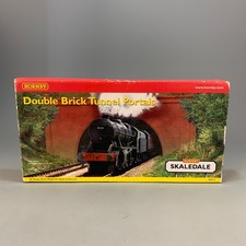 Hornby R8512 Double Brick Tunnel Portals (OO Gauge)