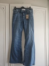 Woman's Flared Jeans Scene By