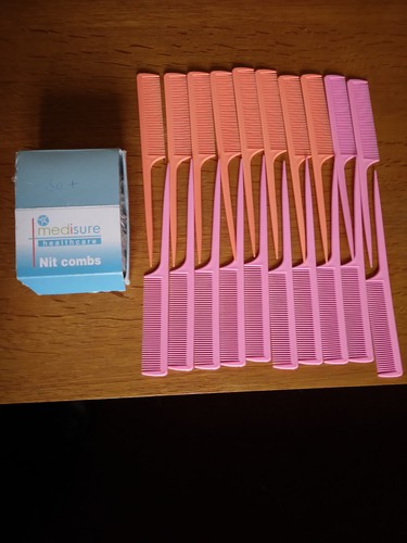 Job lot hair combs and - job, 20