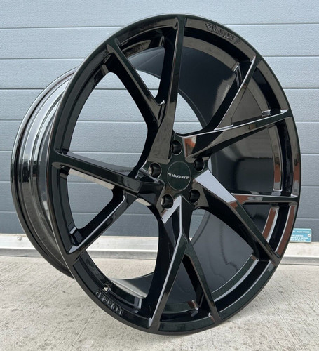Black mansory urus - 24",