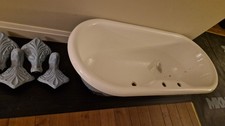Cast Iron Roll Top Bath, Claw Feet with Taps/shower