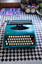 Vintage SCM Smith Corona Calypso Blue Portable Typewriter & Case