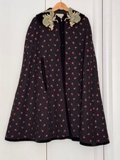 Gucci cape Alessandro Michele 2017 catwalk collection.