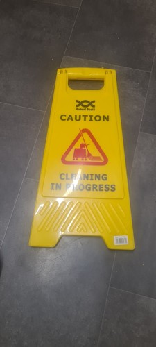 Wet floor cleaning - wet, in
