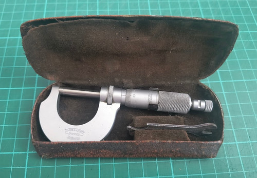Moore wright micrometer - &,