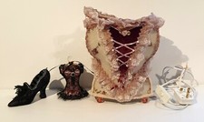 VICTORIANA : LAMP, PERFUME BOTTLE & SHOE FROM THE LEONARDO COLLECTION (SK)