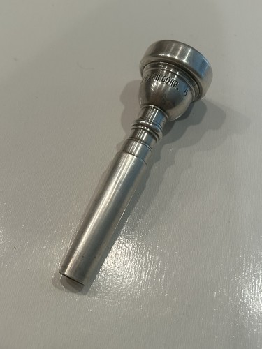 Vincent bach corp trumpet - vincent,