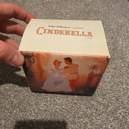 Walt disney classic cinderella - walt,