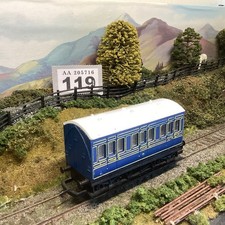 Hornby 00 Gauge Caledonian Blue 4-Wheel Coach With Gold Decal. See Des (119)