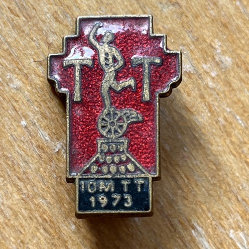 Iom small pin badge 1973 - iom,