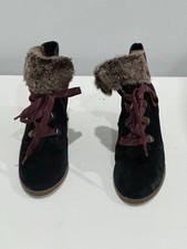 Clarks Black Leather suade , fur trim, wedge hill Boots Side Zip Size UK 5.5