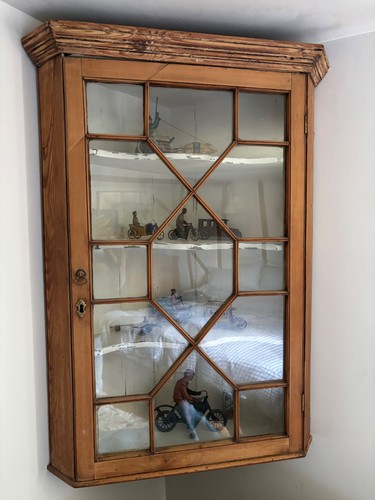 Antique pine and glass - , corner