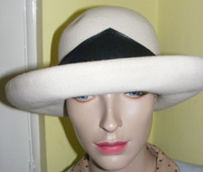 Vintage 1960s hat white felt & faux black leather trim Edna Wallace Trikki small