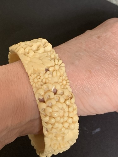 Vintage carved floral bangle