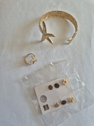 Gold tone jewellery - tone, set