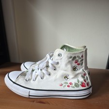 Converse ALL-STAR Chuck Taylor Kid Youth Size 2 Strawberry And Bees Embroidered