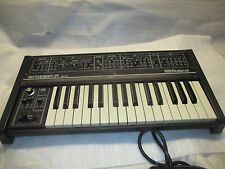 ROLAND SH 09 SYNTHESIZER 