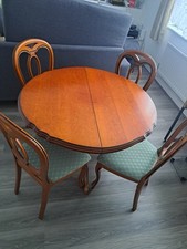 Round Dining Table with 4