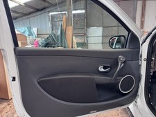 Renault Clio 09 MK3 RS200 Door