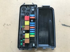 VAUXHALL VECTRA C SIGNUM 1.9 CDTI FUSE BOX ENGINE UNDER BONNET 13205804