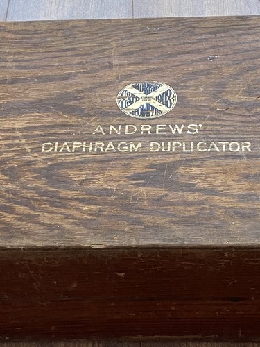 Excellent unique wooden box - excellent,