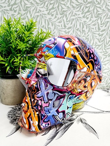 Graffiti design skull ornament