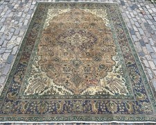 A SPLENDID OLD HANDMADE TRADITIONAL AZERBAIJAN ORIENTAL  RUG (305 X 210 cm)*